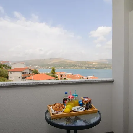 Apartments Pelja Trogir Exterior foto