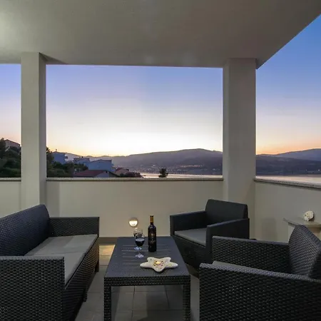 Apartments Pelja Trogir Exterior foto