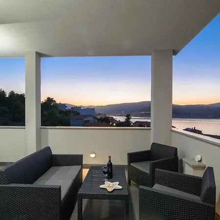 Apartments Pelja Trogir Exterior foto