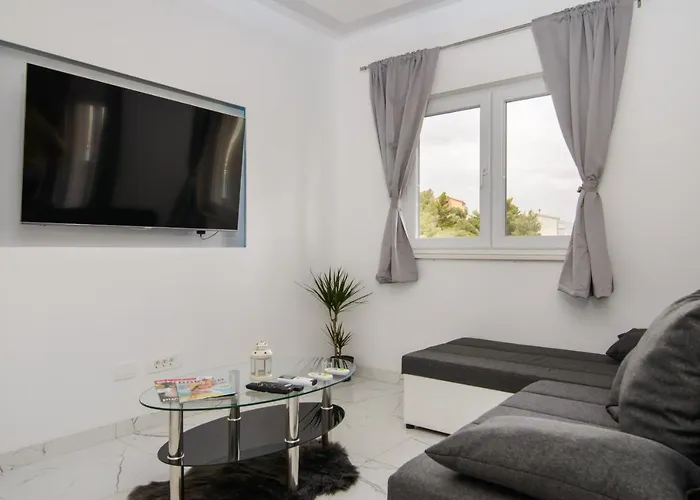 Apartments Pelja