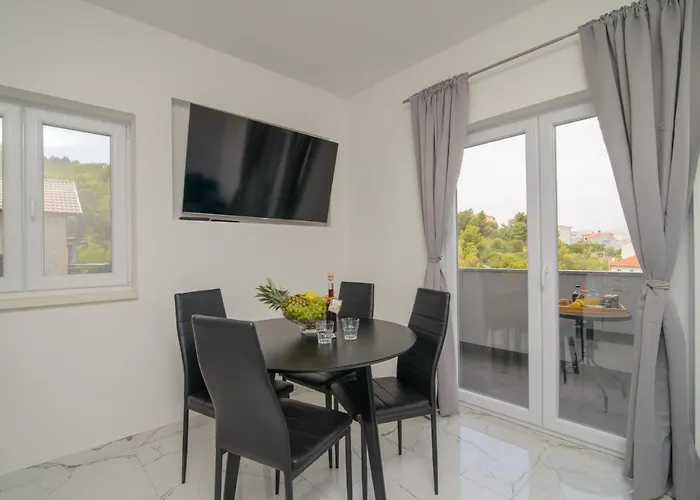 Apartments Pelja