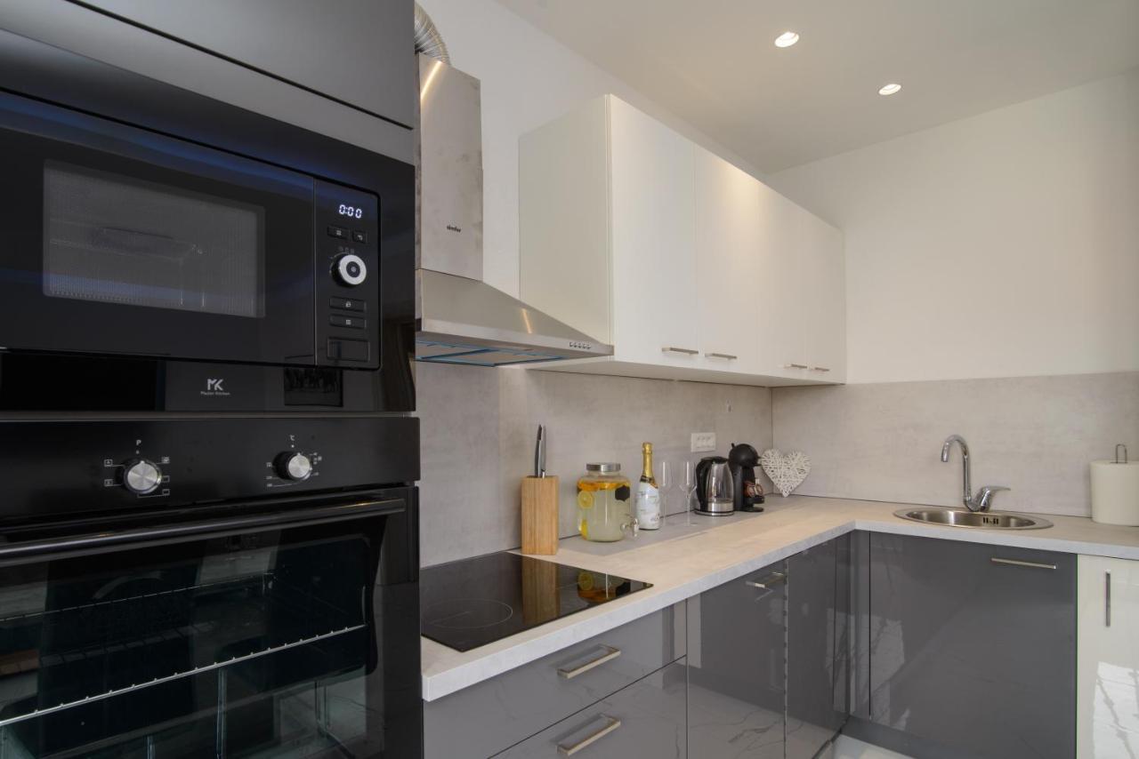 Pelja Apartment *