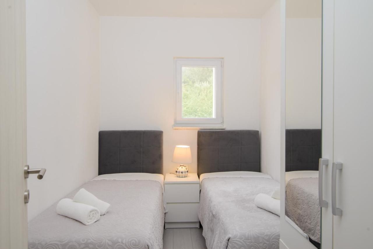 Pelja Apartment *